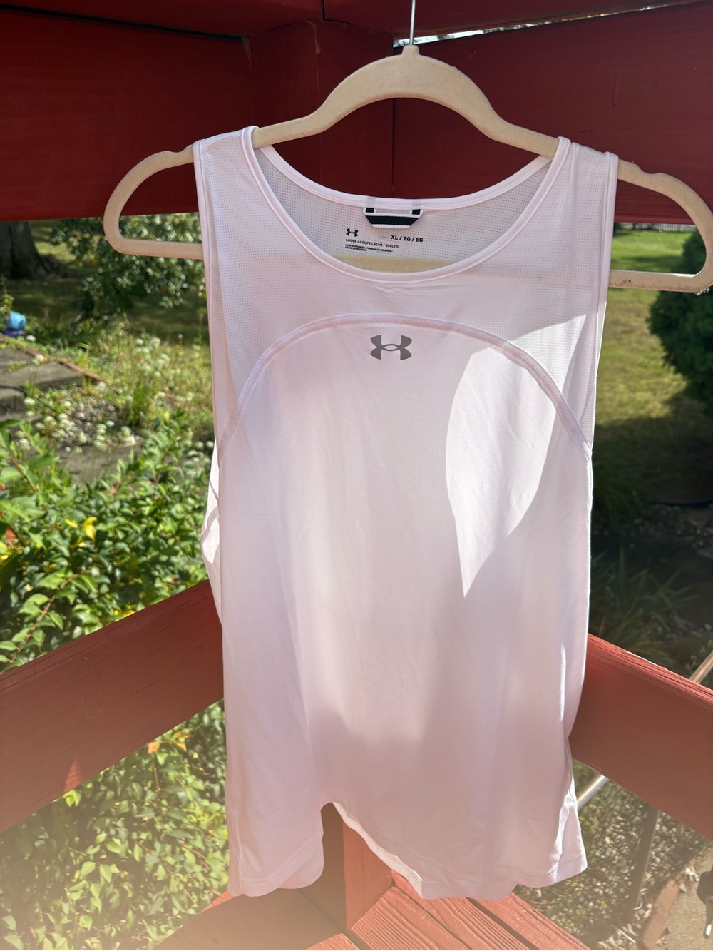 Under Armour Women’s White Loose Fit Running Tank Top – Size XL